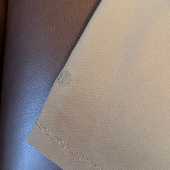 lululemon on the fly shorts - Picture 4 of 8